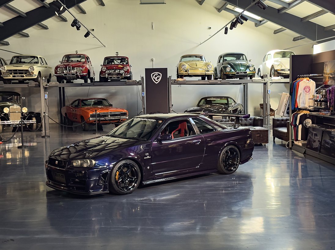 1999-nissan-gt-r-r34-vspec1-chromecars-seitlich-garage