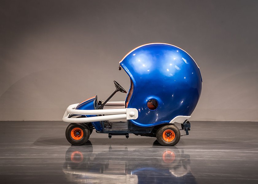 2000 E-Z-GO  Helmet Car 