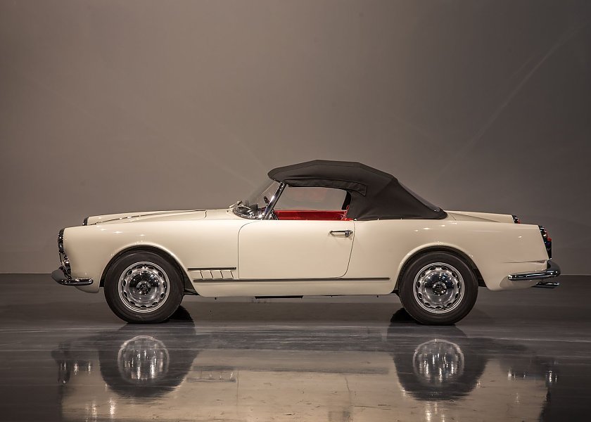 1959 Alfa Romeo  2000 Touring