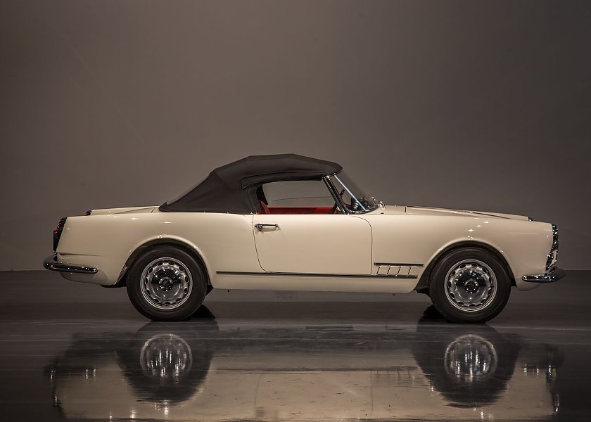 1959 Alfa Romeo  2000 Touring
