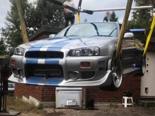 nissan-skyline-r34-gtr-bergung-kran-frontansicht-chromecars