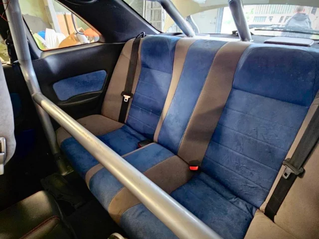 nissan-skyline-r34-gtr-movie-car-interieur-ruecksitze-ueberrollkaefig