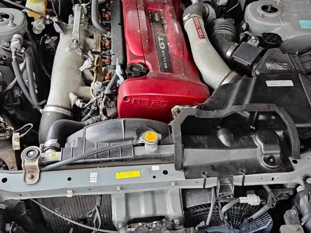 nissan-skyline-r34-gtr-rb26dett-motor-twin-turbo-nahaufnahme